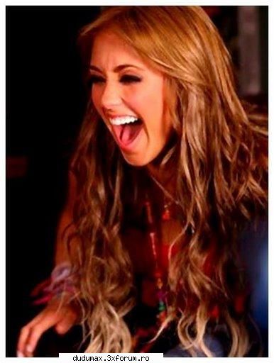annie poze anahi